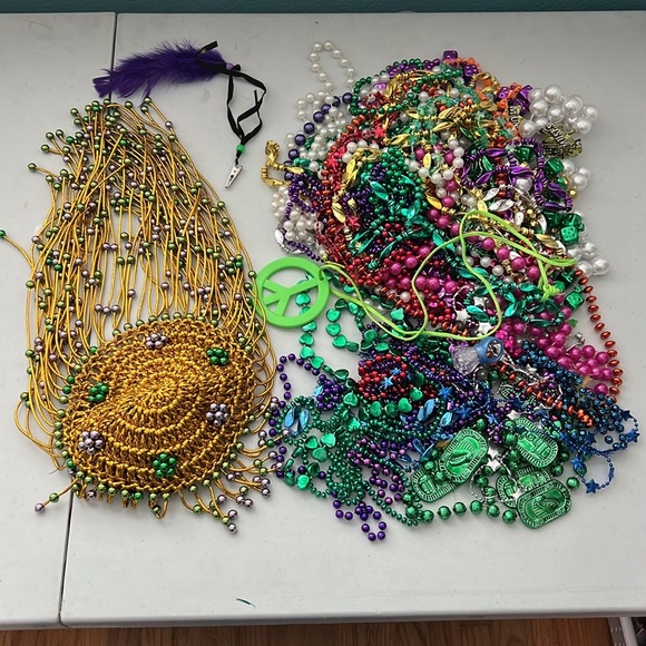 Mardi Gras-party in a box ! Everything you need ! - Picture 2 of 9